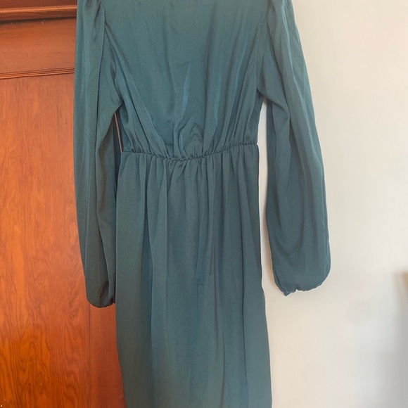 Green Long Sleeve Dress - Picture 4 of 5